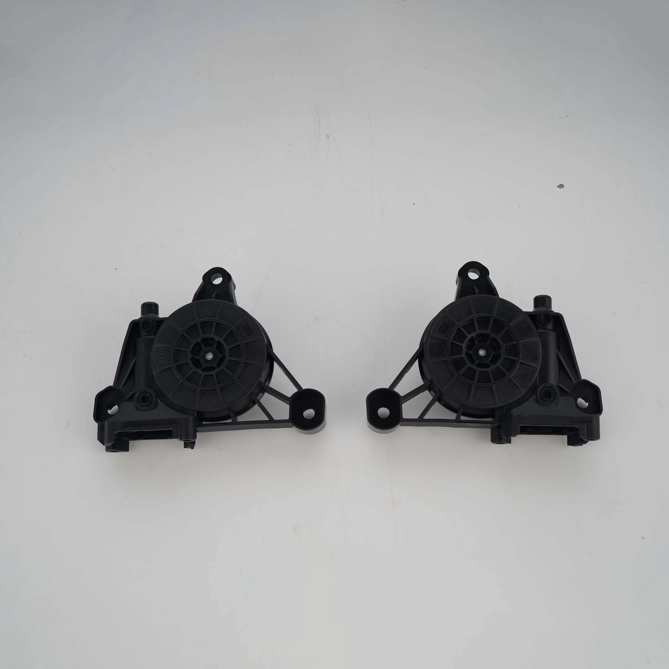 Gearbox, with insert injection molding
